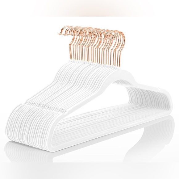 NEW! Mizgi 25ct Non-Slip Velvet Hangers w/ Notched Shoulders & Rose Gold Hanger - Picture 4 of 5